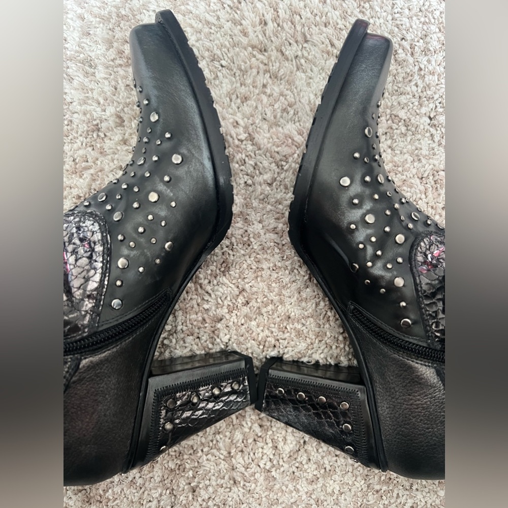 NIB Stuart Weitzman “Hillbilly” pewter metallic croc Leather studded Cowboy Boot - Picture 11 of 16